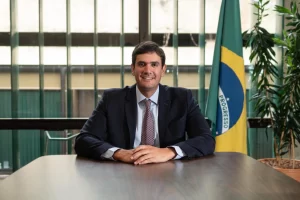 Projeto regulamenta destino de bens e veículos abandonados em pátios policiais